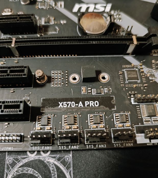 Дънни платки AMD X570 чипсет (AM4)