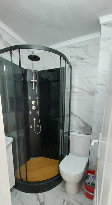 Garsonieră de închiriat – de închiriat numai pentru elevi și studenți.