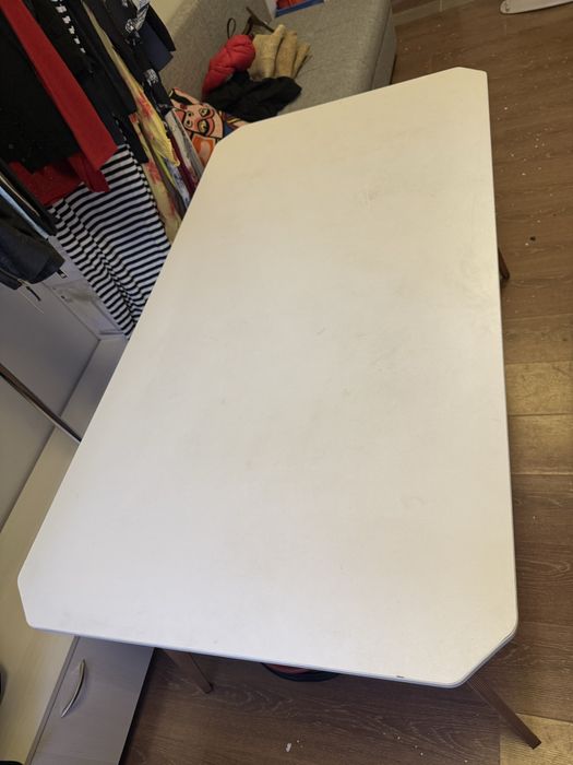 Продам белый стол б/у недорого