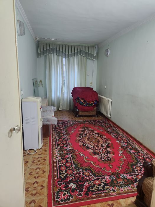 SROCHNA Chilonzor 2 da yo'l yuzasida 2 xonali 1 etaj metroga yaqin