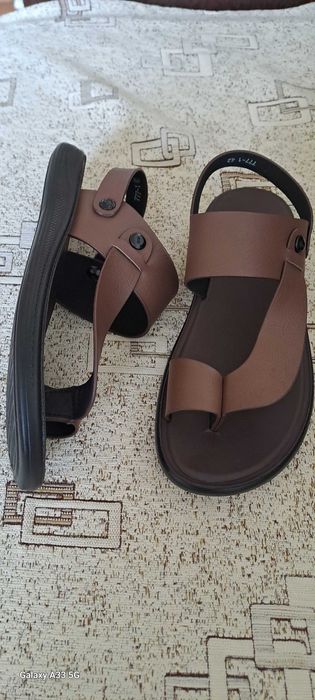 Sandale noi barbatesti de vara culoare maro nr. 42!