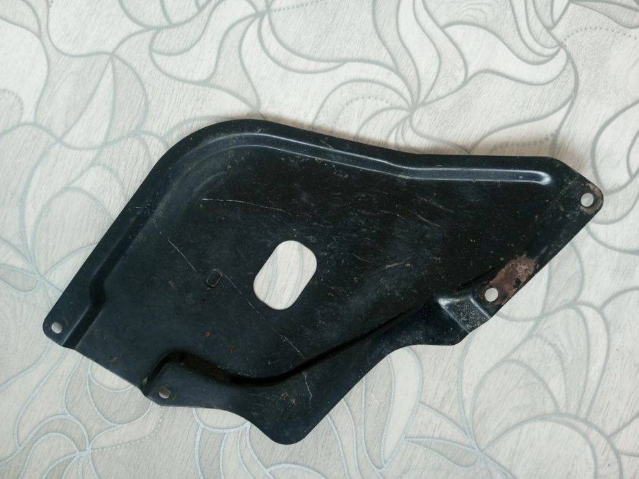 Продам защитник коробки Монтеро спорт