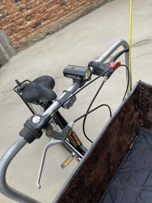 Колело за деца и товари много здраво и стабилно всичко работи отлично