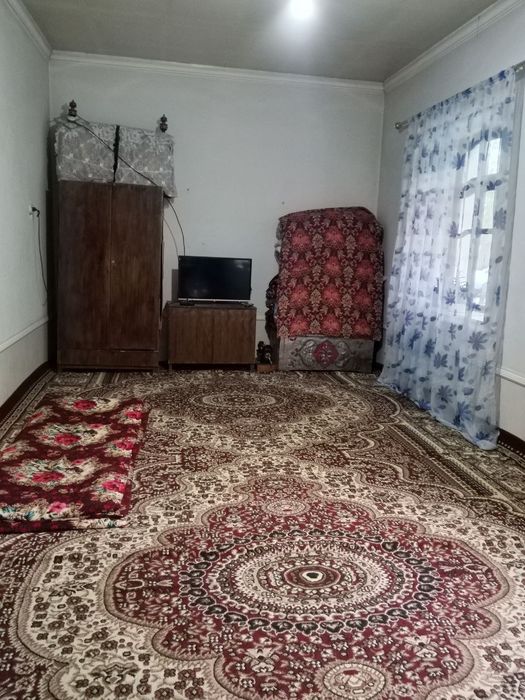 Uy joy sotiladi narx kelishiladi