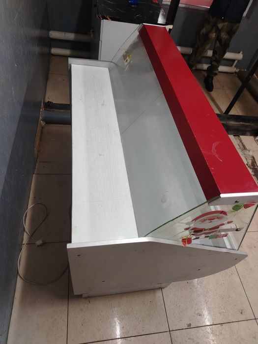 Продам ветрина холодильник