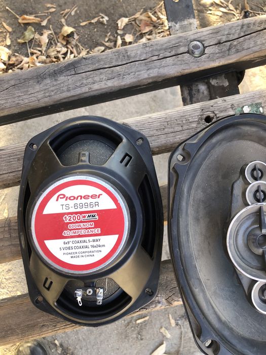 Продам самбуфер с колонками и проводами