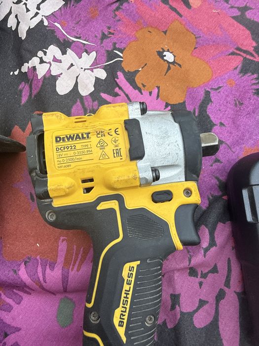 Vind set dewalt 4 piese 3acum 5 ah si incarc
