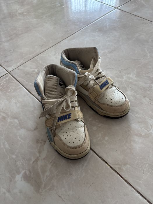 Продам демисезонные кроссовки.