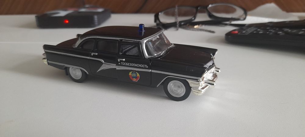 Продам игрушечную машинку