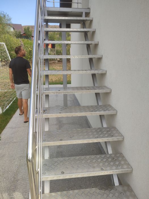 Vindem scări zincate 3