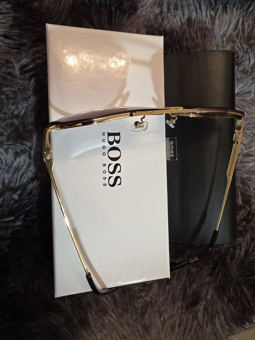 Продавам оригинални Чисто нови слънчеви очила Boss