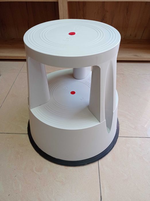 Помощно столче за магазини /на колелца/