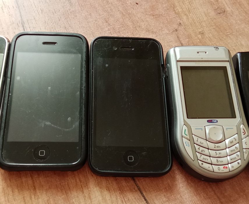 Нокия, айфон  3, 4. Ретро.
