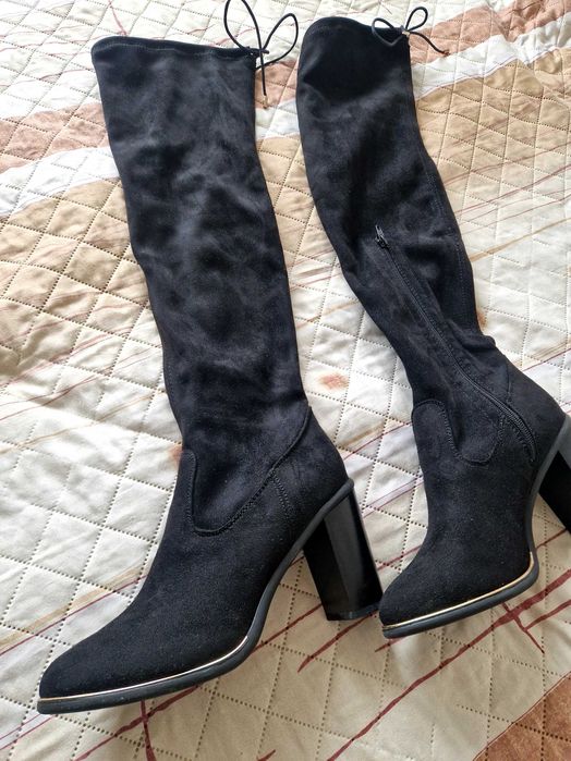 Дамски чизми над коляното
