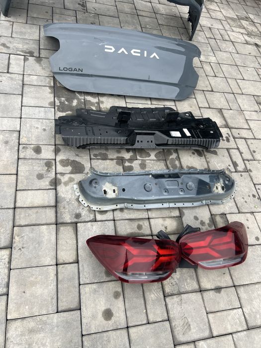 Panou spate bara haion lampa dacia logan 3