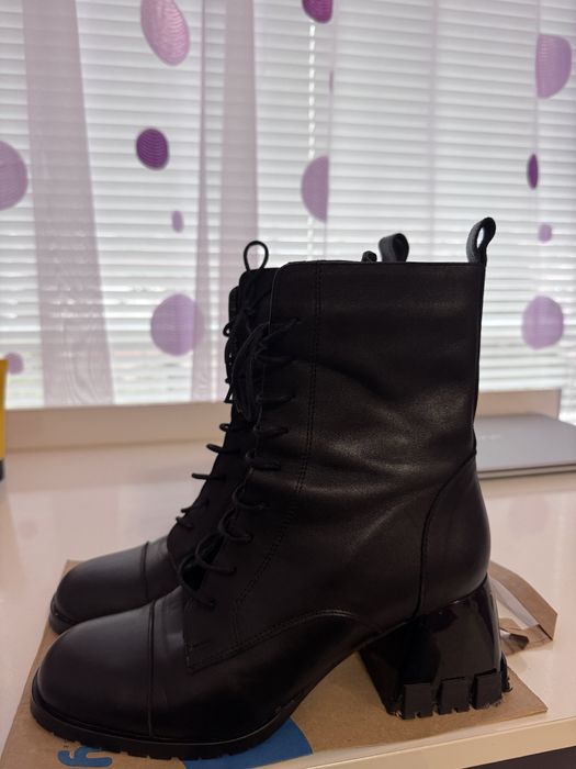 Дамски черни боти