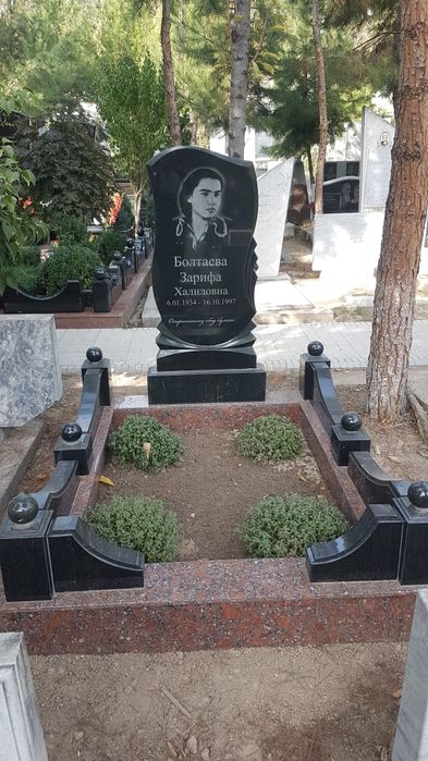 Памятники из черного гранита