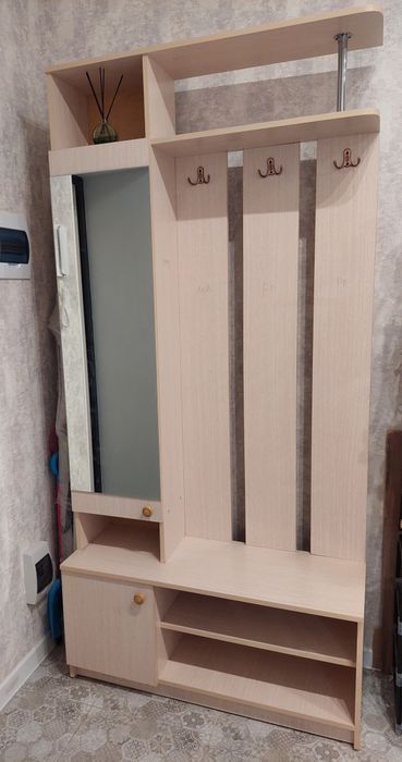 Шкаф-вешалка для прихожей