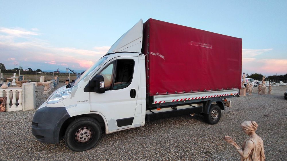 Camioneta - Autoutilitară Peugeot Boxer cu Prelată si Macara
