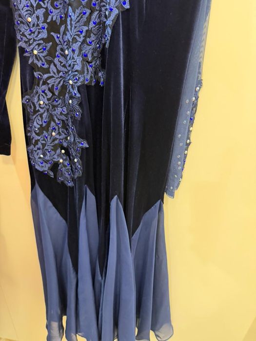 Продам бальное платье в хорошем состоянии