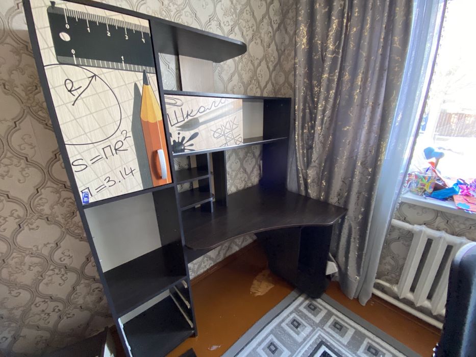 Компютерный стол в хорошем состояние продам