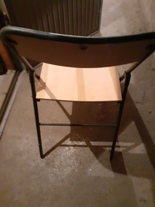 Железен сгъваем стол