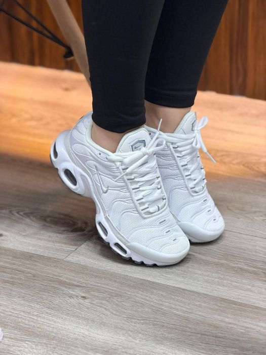 Adidasi nike albi noi