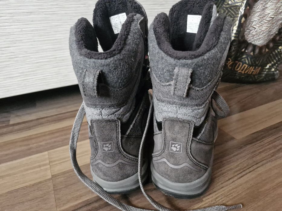 Дамски обувки Jack Wolfskin- номер  38  ,много запазени