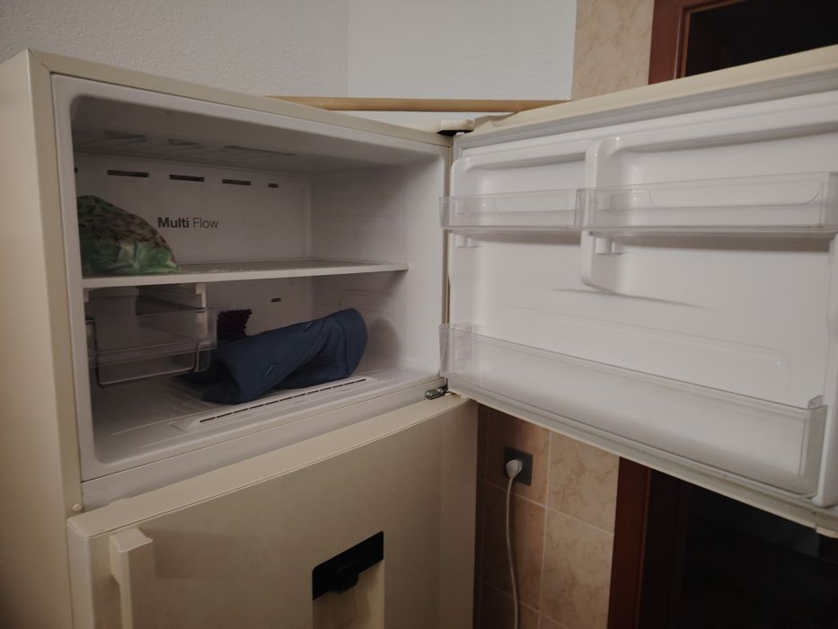 Холодильник продаётся