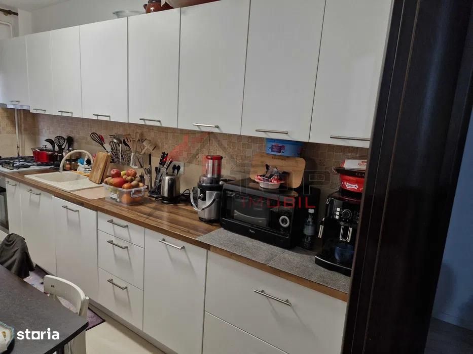 Apartament 3 camere de vanzare, boxa + parcare, Valea Lupului