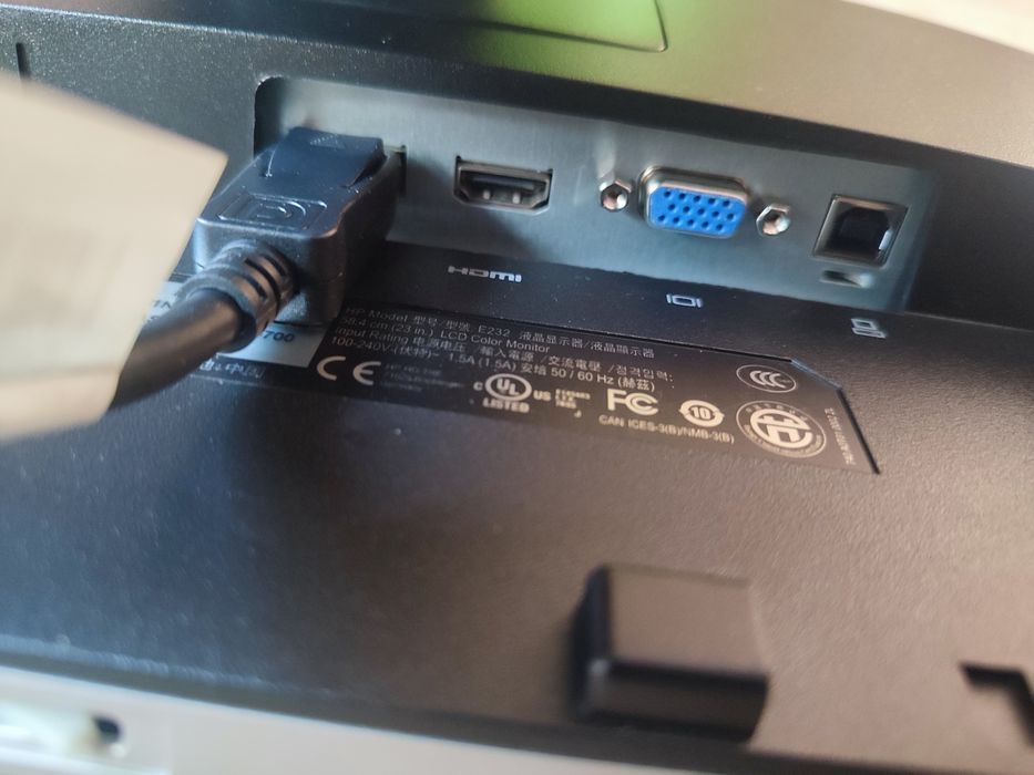 Vând monitoare HP E 232