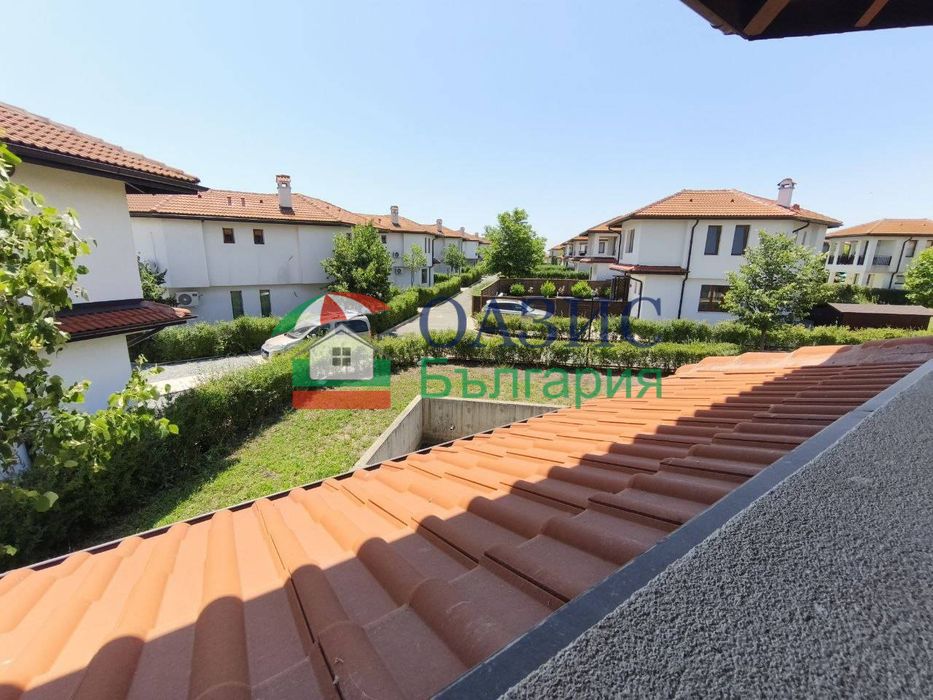Къща с 2 спални в комплекс Флорал Медоус, 146 кв.м. + 424 кв.м. двор,