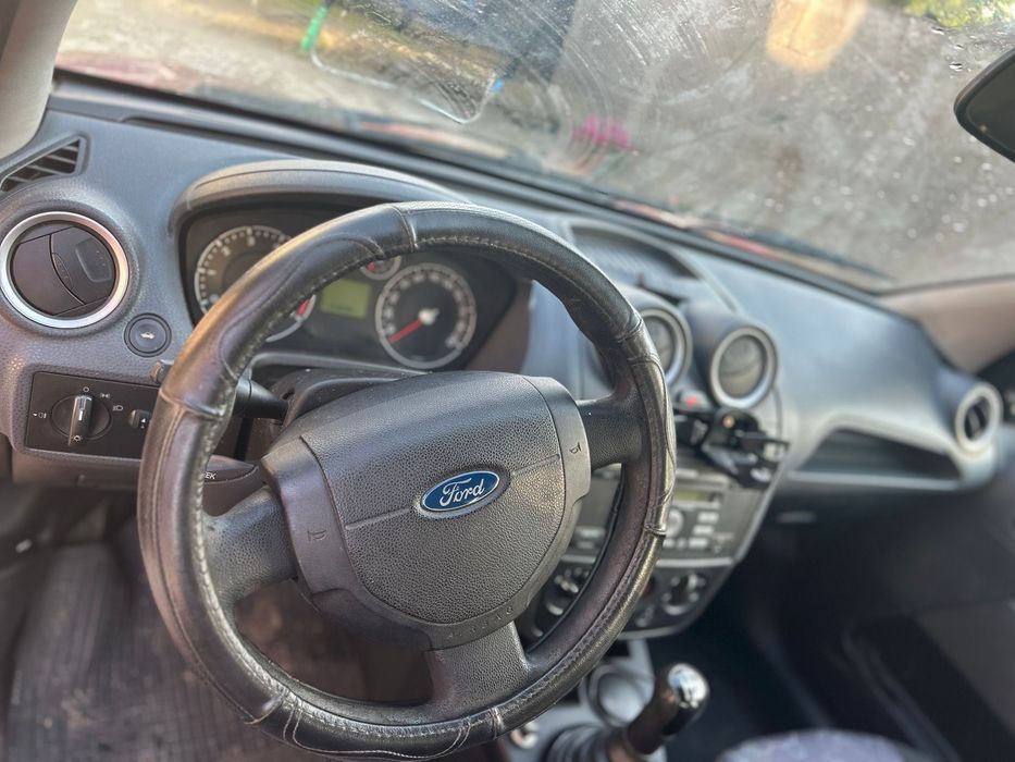 Vand Ford Fiesta  1.3 benzina