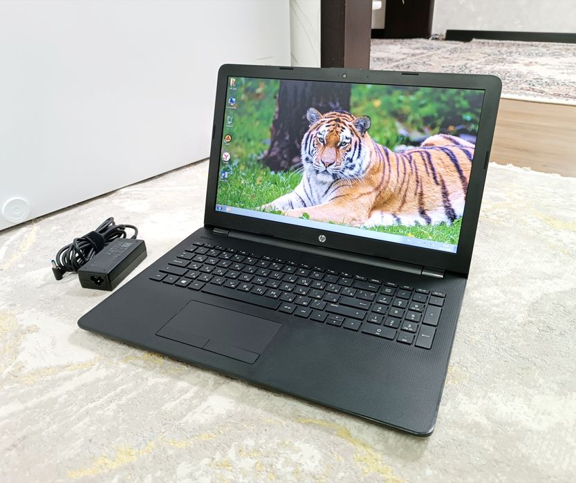 НОУТБУК HP AMD black laptop.