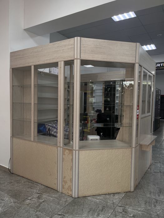 Продам бутик,просторный ,9кв метров,в торговом доме,район телецентра.