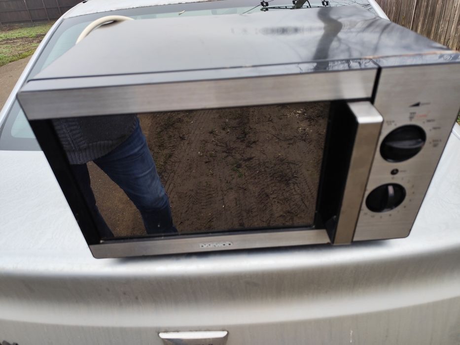 Placa fierbinte FIF, cuptor cu microunde Daewoo