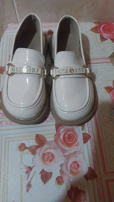 Donez pantofi sunt aproape noi