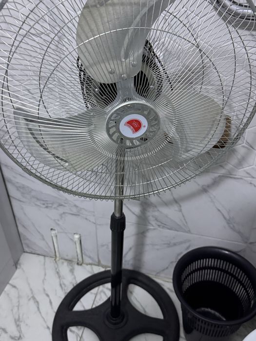 Продаем напольные вентиляторы  БУ