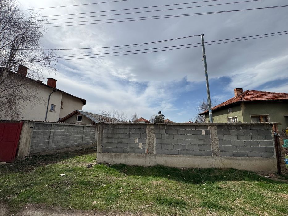 Дворно място в с. Мусачево. Регулация, Ток, Вода, Сонда.