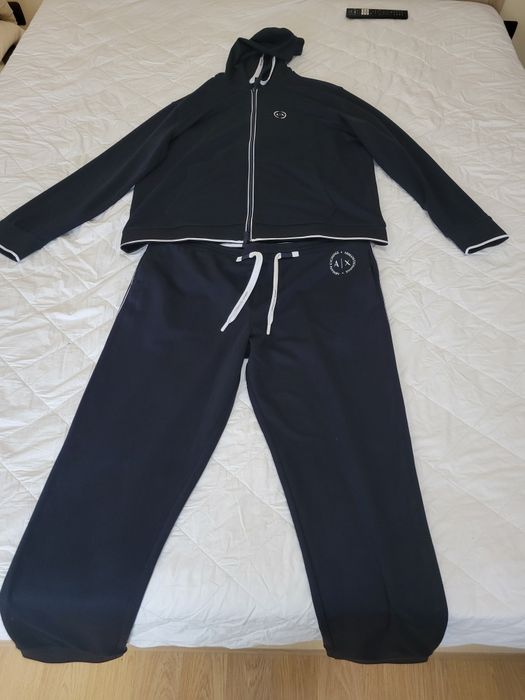 Продавам оригинален  екип Armani exchange