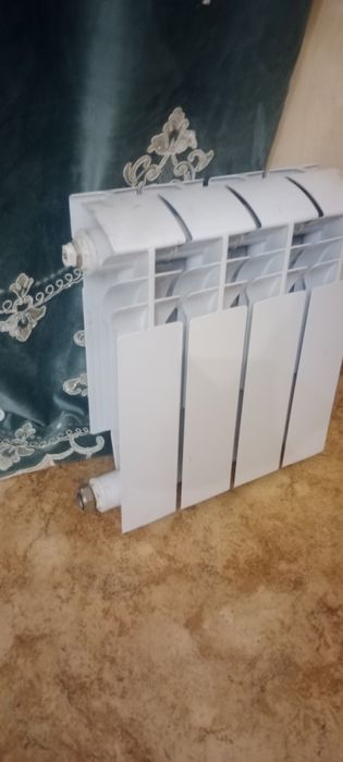 Продам радиатор почти новый