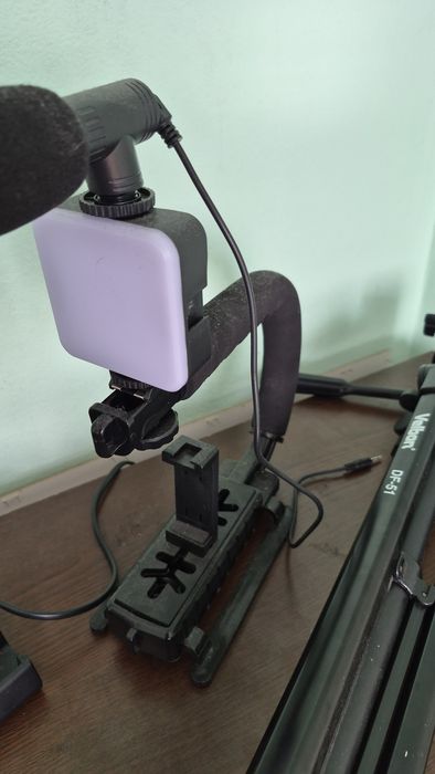 Vand Camera canon EOS 2000D + Accesorii