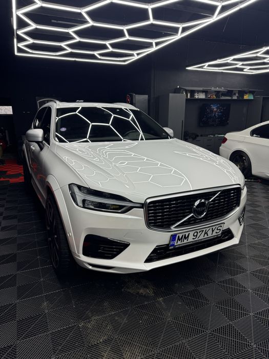 Volvo xc60 R-Design T8 plug in hybrid 400cp