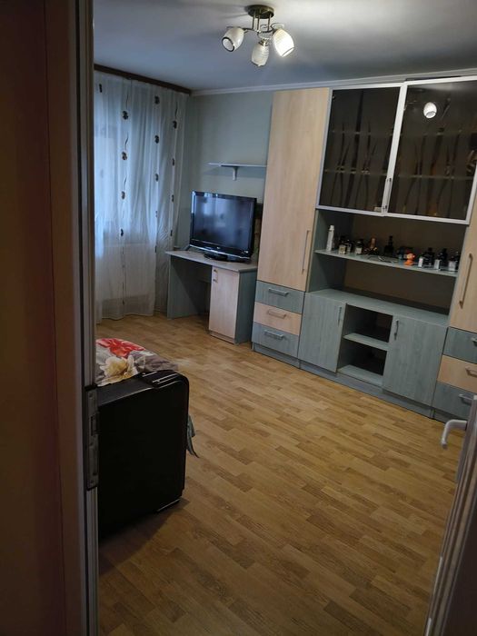Inchiriez apartament cu 3 camere zona Ultracentrala