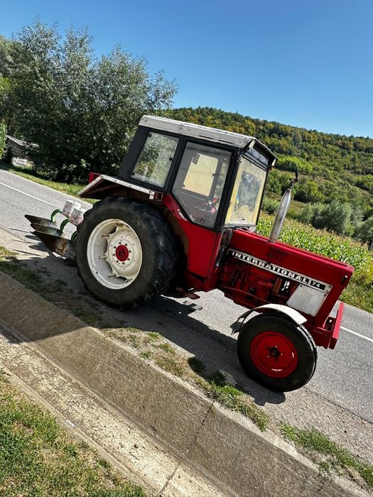 Tractor International 744