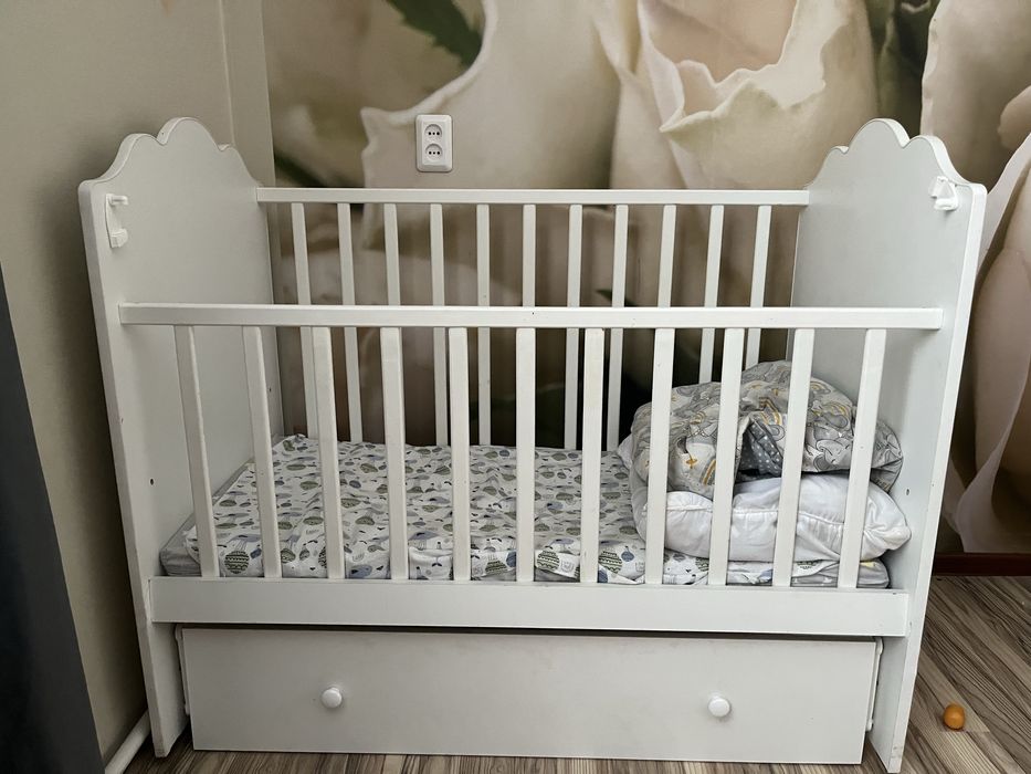 Детский кровать.