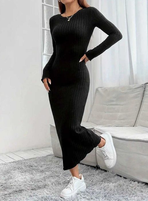 Облегающее платье с длинными рукавами