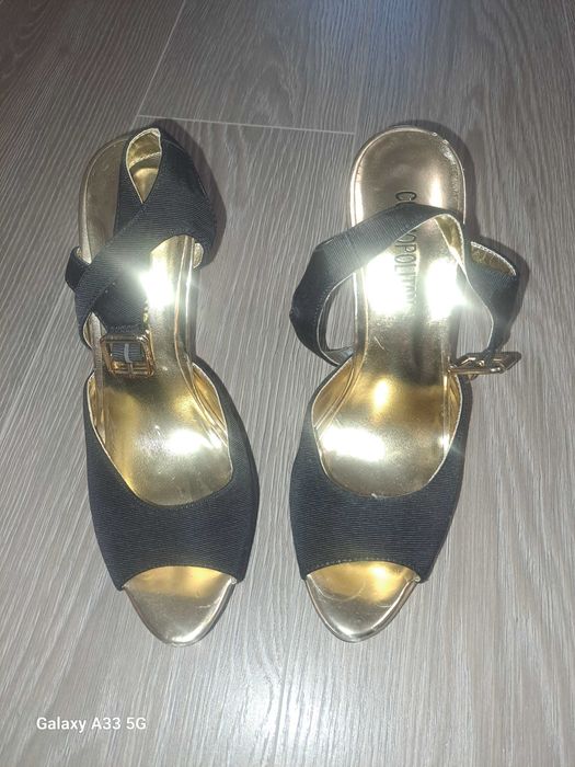 Sandale cu platforma