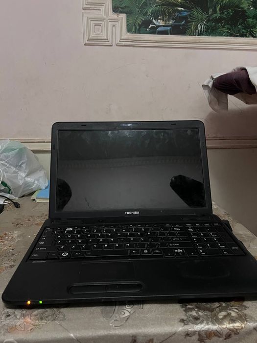 Toshiba noutbuk sotiladi.