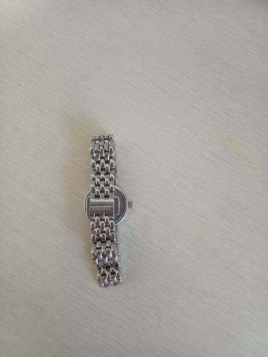 Женские часы Tissot.